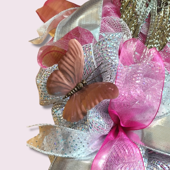 BEAUTIFUL HANDMADE ANGEL WING AND BUTTERFLY DECO MESH WREATH - Picture 4 of 6